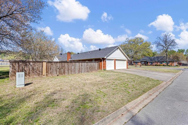 2303 W 5th Street, Russellville, AR 72801
