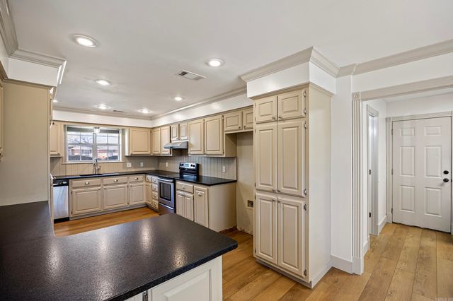 2303 W 5th Street, Russellville, AR 72801