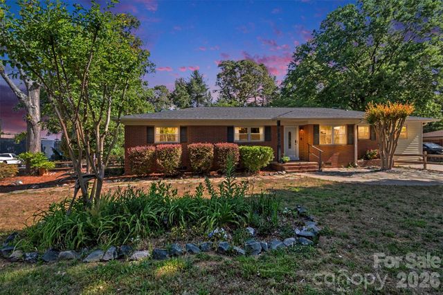 738 Edgemoor Drive, Mooresville, NC 28115