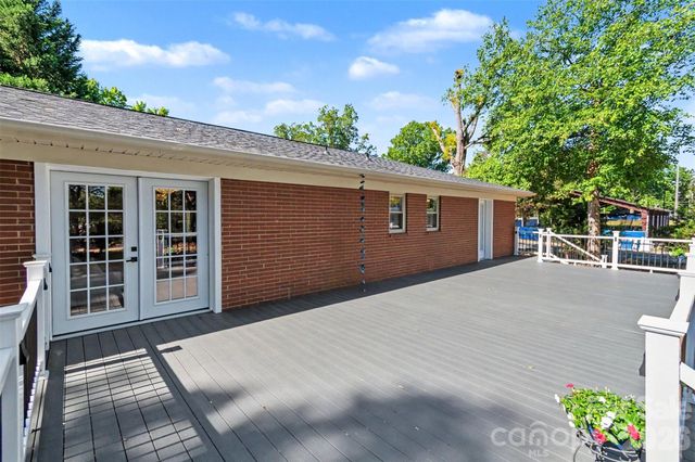 738 Edgemoor Drive, Mooresville, NC 28115
