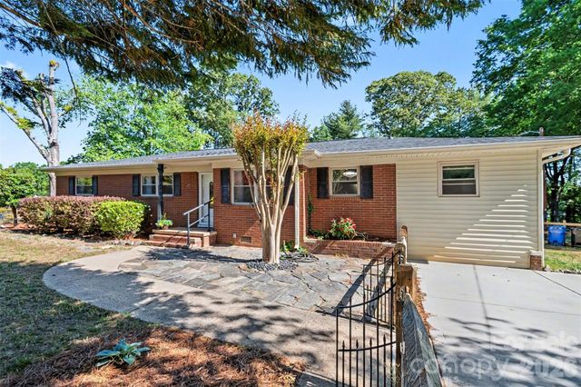 738 Edgemoor Drive, Mooresville, NC 28115