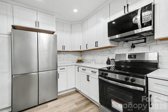 738 Edgemoor Drive, Mooresville, NC 28115