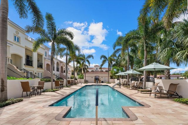 429 NOKOMIS AVENUE S, Venice, FL 34285