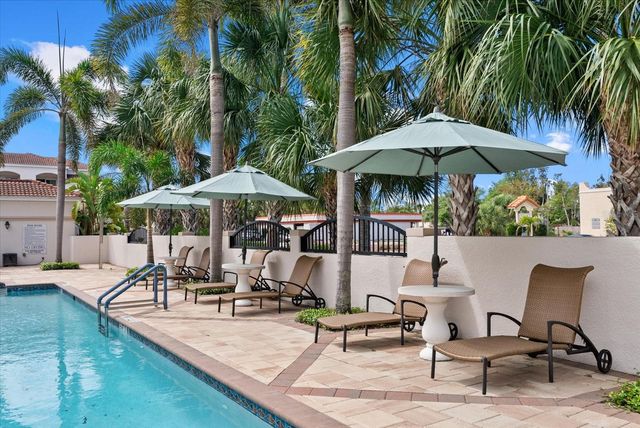 429 NOKOMIS AVENUE S, Venice, FL 34285