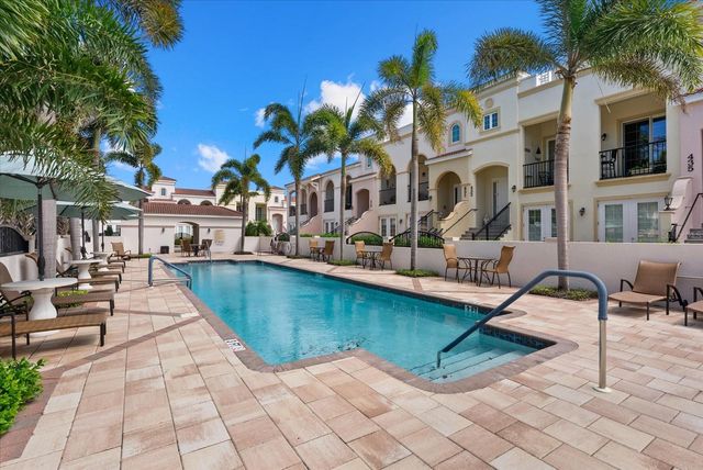 429 NOKOMIS AVENUE S, Venice, FL 34285