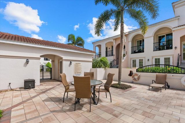 429 NOKOMIS AVENUE S, Venice, FL 34285