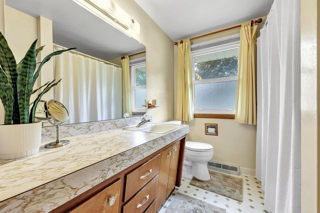 1172 ALICE DRIVE, Green Bay, WI 54304