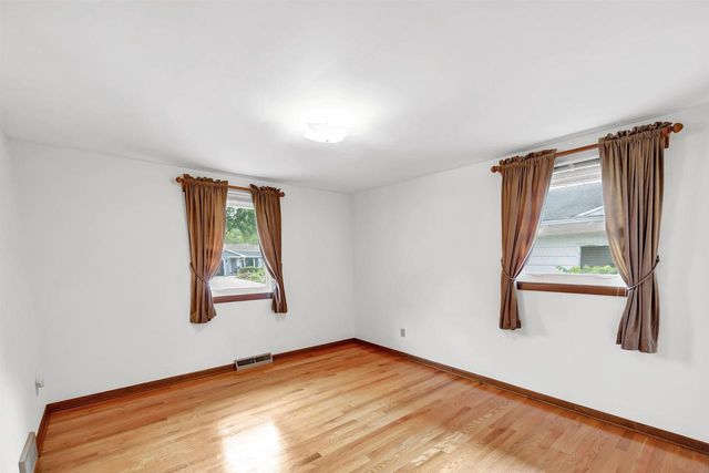 1172 ALICE DRIVE, Green Bay, WI 54304