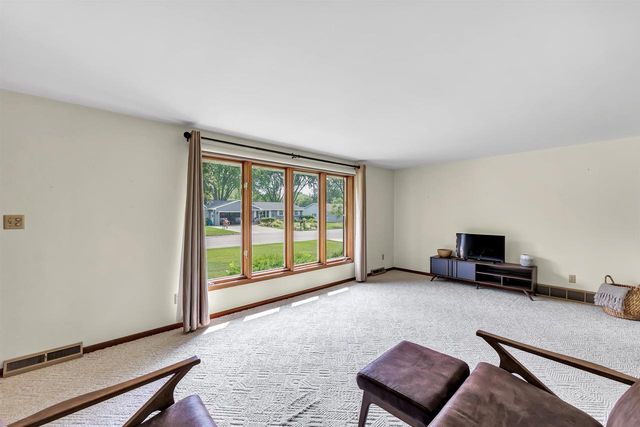 1172 ALICE DRIVE, Green Bay, WI 54304