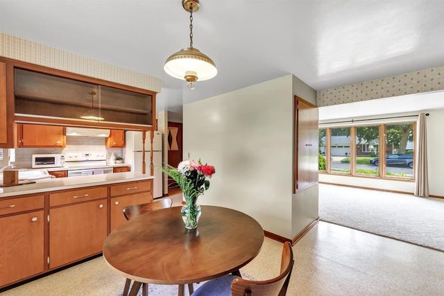 1172 ALICE DRIVE, Green Bay, WI 54304