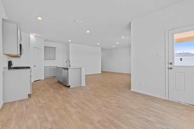 175 Arnold LOOP, Uhland, TX 78640
