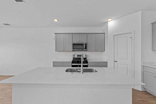 175 Arnold LOOP, Uhland, TX 78640