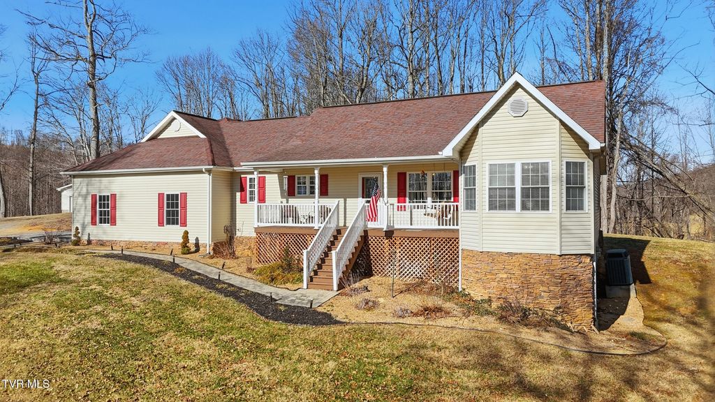 104 Wise Lane, Lebanon, VA 24266