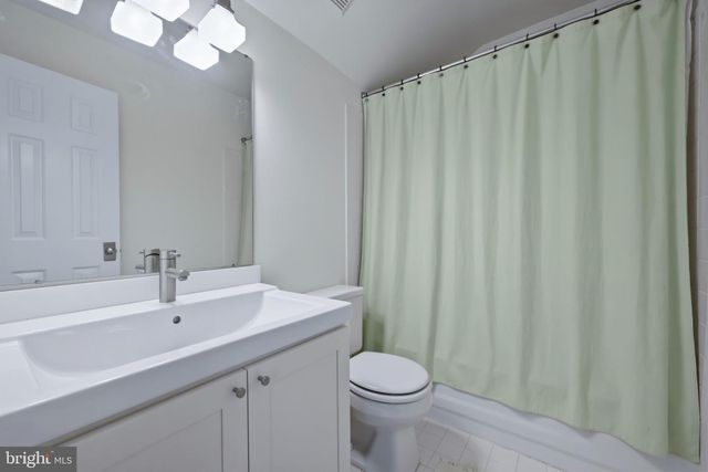 40 SUTPHIN PNES, Yardley, PA 19067