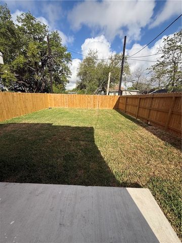 3035 Sabinas St, Corpus Christi, TX 78405