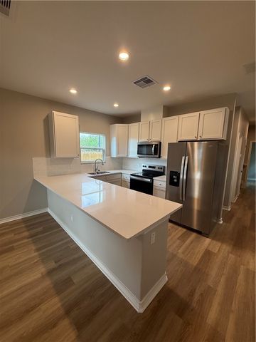 3035 Sabinas St, Corpus Christi, TX 78405