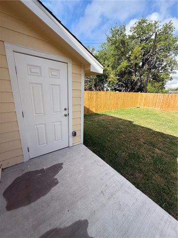 3035 Sabinas St, Corpus Christi, TX 78405