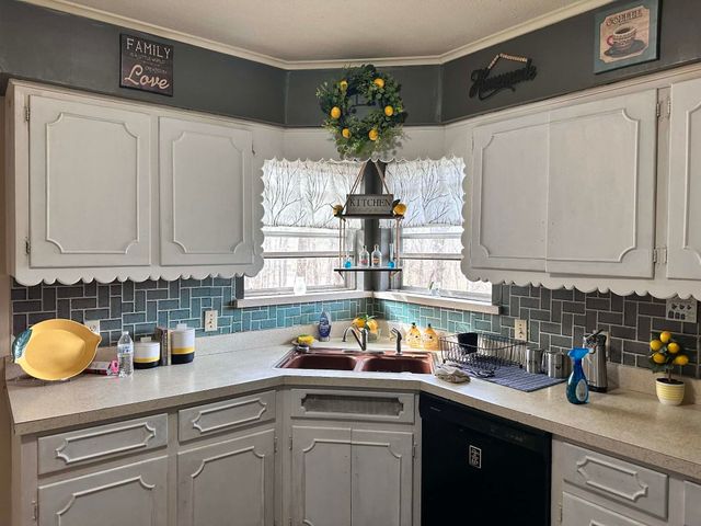 2 Tishimingo Drive, Cherokee Village, AR 72529