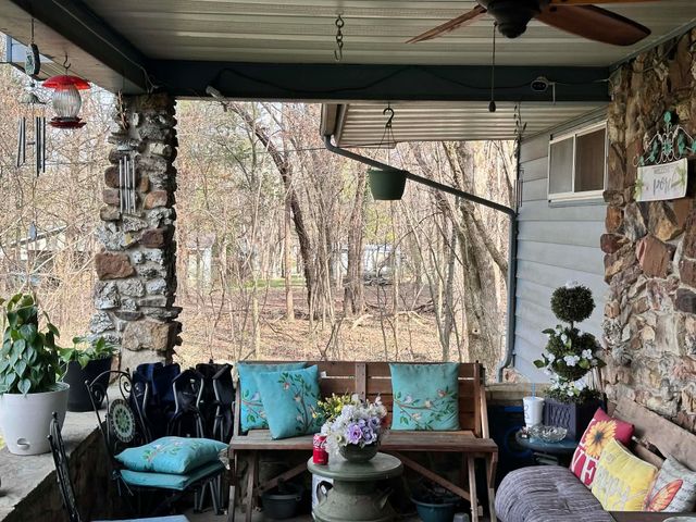 2 Tishimingo Drive, Cherokee Village, AR 72529