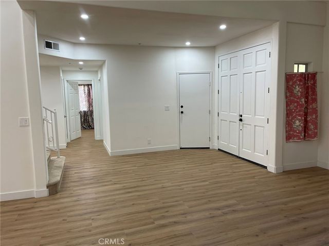9400 Aqueduct Avenue, North Hills, CA 91343