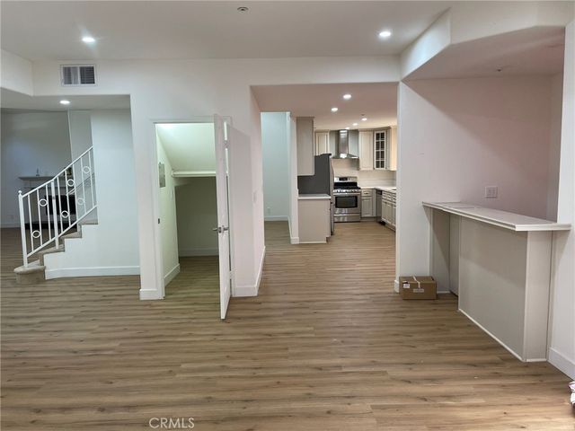 9400 Aqueduct Avenue, North Hills, CA 91343