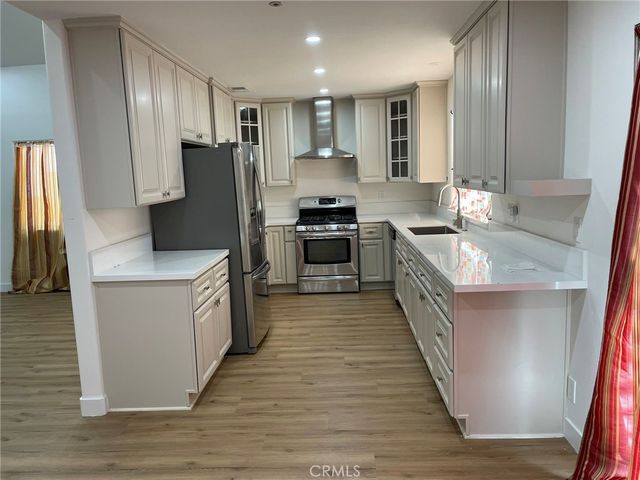 9400 Aqueduct Avenue, North Hills, CA 91343