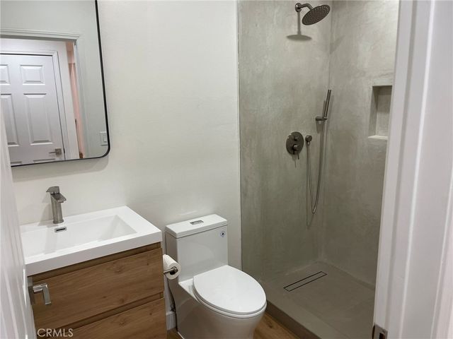 9400 Aqueduct Avenue, North Hills, CA 91343