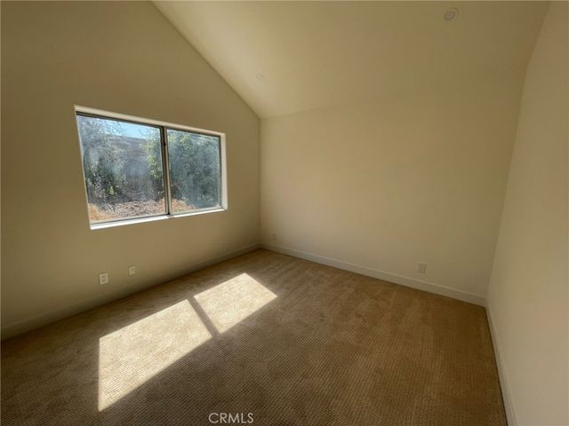 9400 Aqueduct Avenue, North Hills, CA 91343