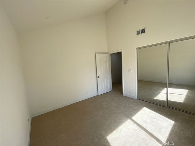 9400 Aqueduct Avenue, North Hills, CA 91343