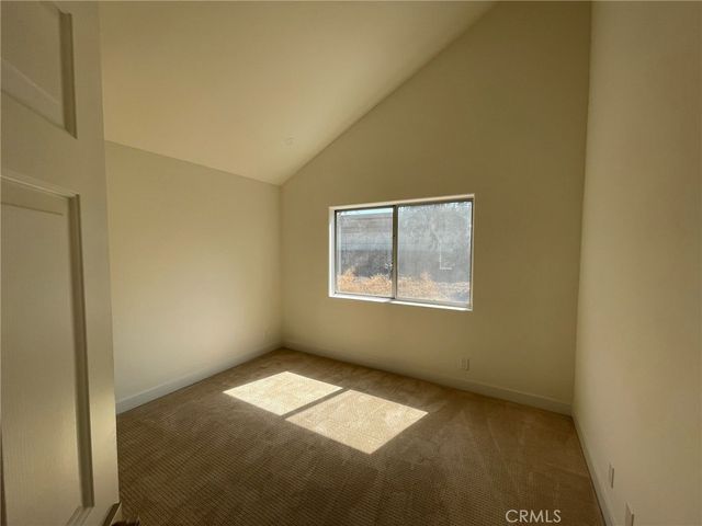 9400 Aqueduct Avenue, North Hills, CA 91343