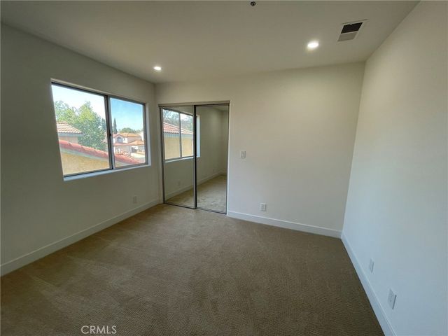9400 Aqueduct Avenue, North Hills, CA 91343