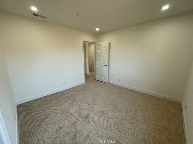 9400 Aqueduct Avenue, North Hills, CA 91343