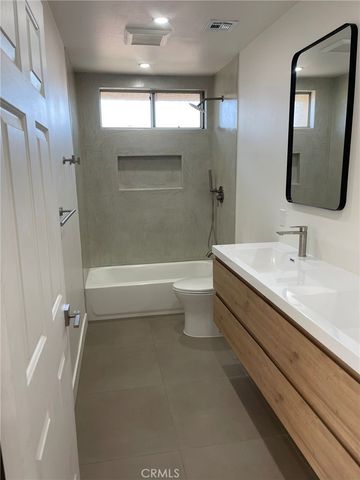 9400 Aqueduct Avenue, North Hills, CA 91343
