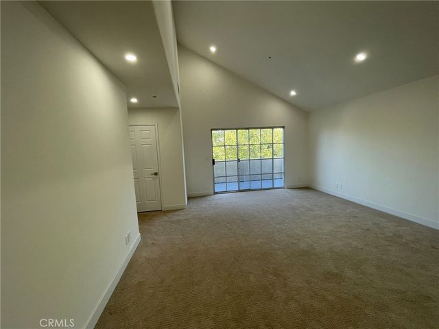 9400 Aqueduct Avenue, North Hills, CA 91343