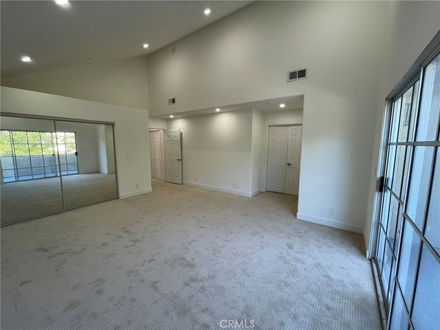 9400 Aqueduct Avenue, North Hills, CA 91343