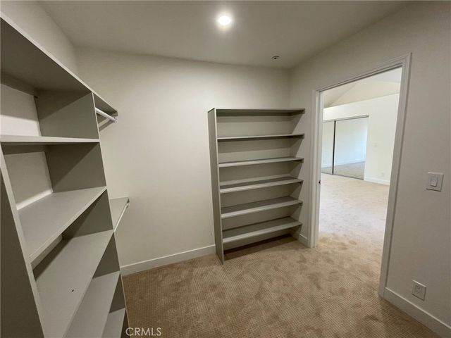 9400 Aqueduct Avenue, North Hills, CA 91343
