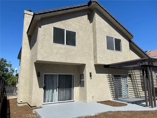 9400 Aqueduct Avenue, North Hills, CA 91343