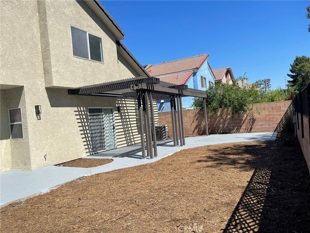 9400 Aqueduct Avenue, North Hills, CA 91343