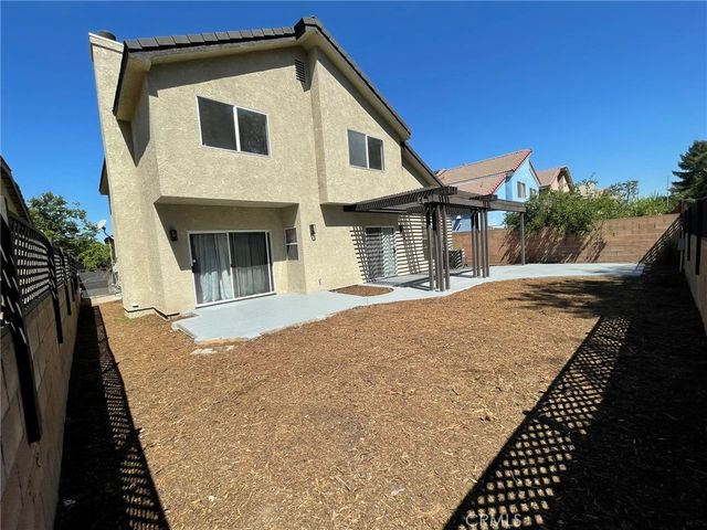 9400 Aqueduct Avenue, North Hills, CA 91343