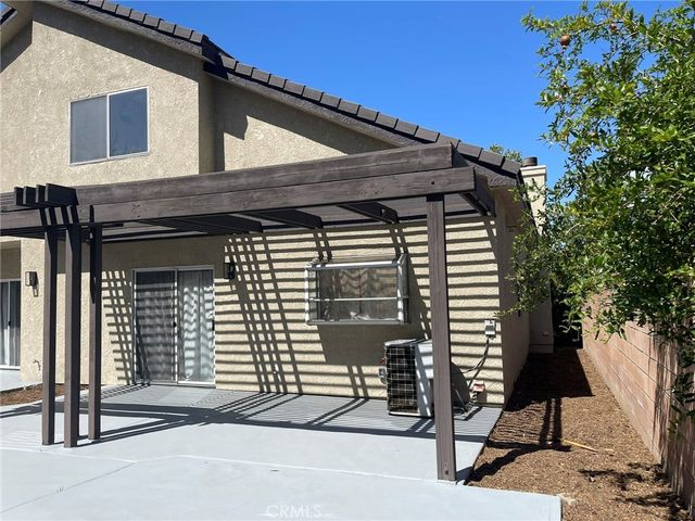 9400 Aqueduct Avenue, North Hills, CA 91343