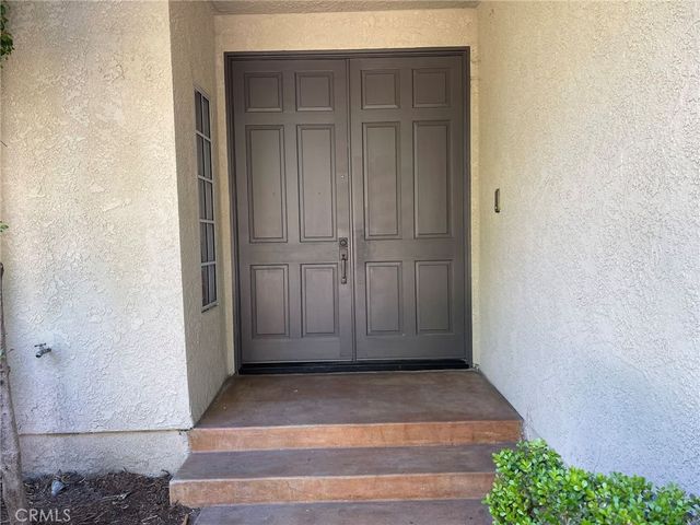 9400 Aqueduct Avenue, North Hills, CA 91343