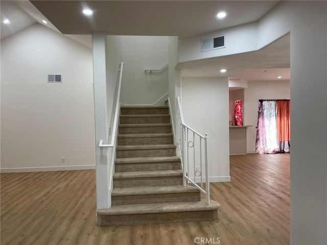9400 Aqueduct Avenue, North Hills, CA 91343