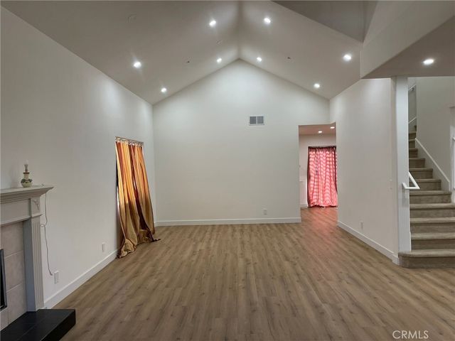 9400 Aqueduct Avenue, North Hills, CA 91343