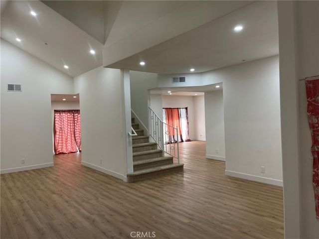 9400 Aqueduct Avenue, North Hills, CA 91343
