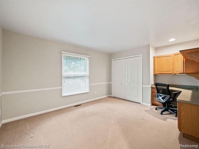 6304 Pennington Drive, White Lake, MI 48383