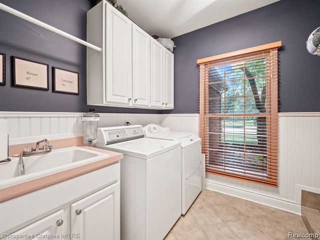 6304 Pennington Drive, White Lake, MI 48383