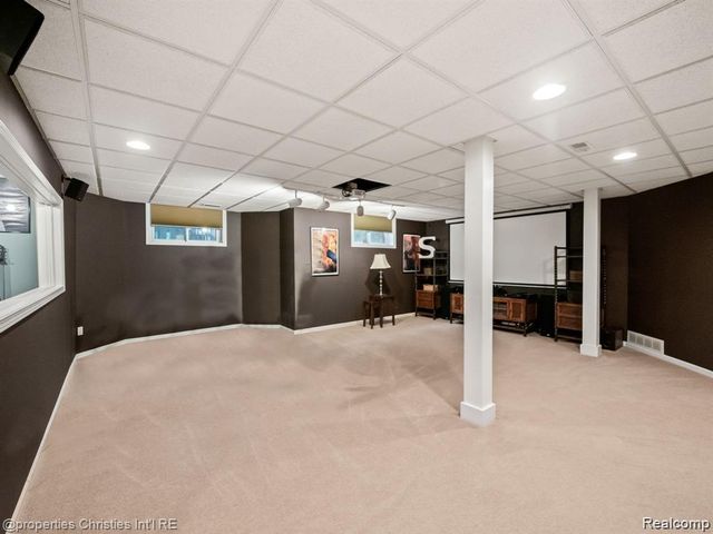 6304 Pennington Drive, White Lake, MI 48383