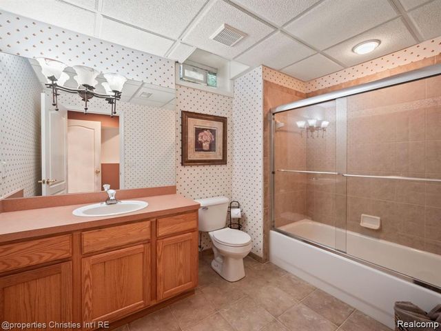 6304 Pennington Drive, White Lake, MI 48383