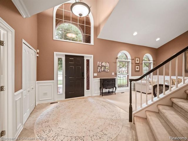 6304 Pennington Drive, White Lake, MI 48383