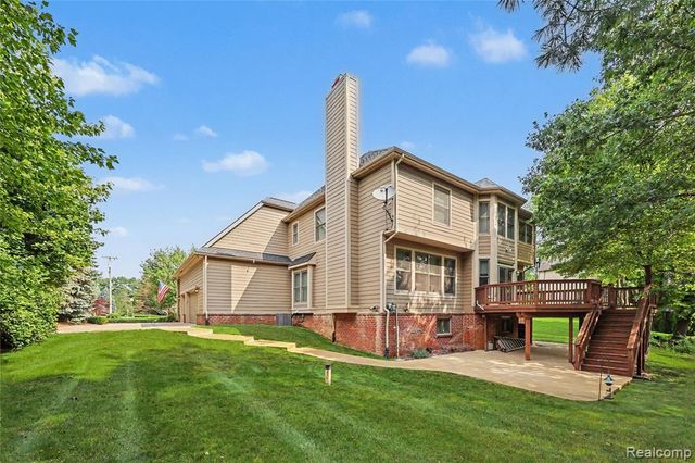 6304 Pennington Drive, White Lake, MI 48383